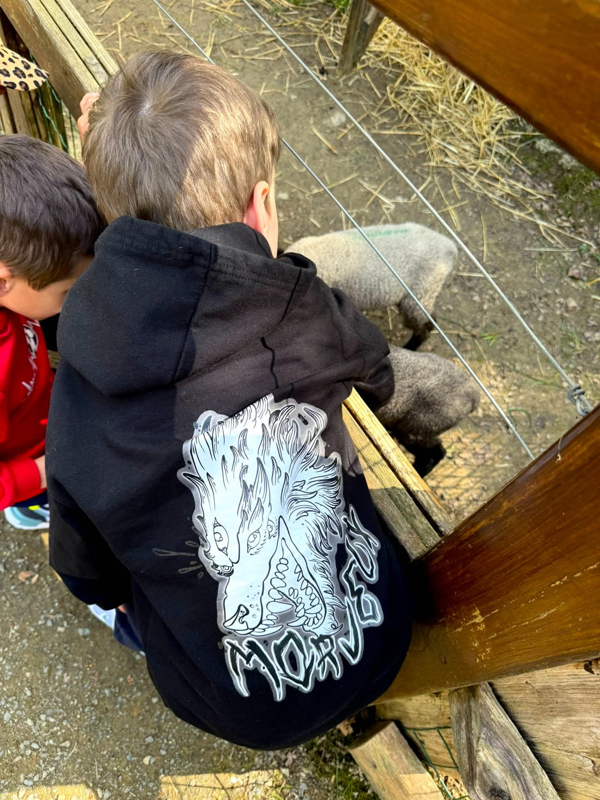🐺 SWEAT A CAPUCHE NOIR "WOLF"