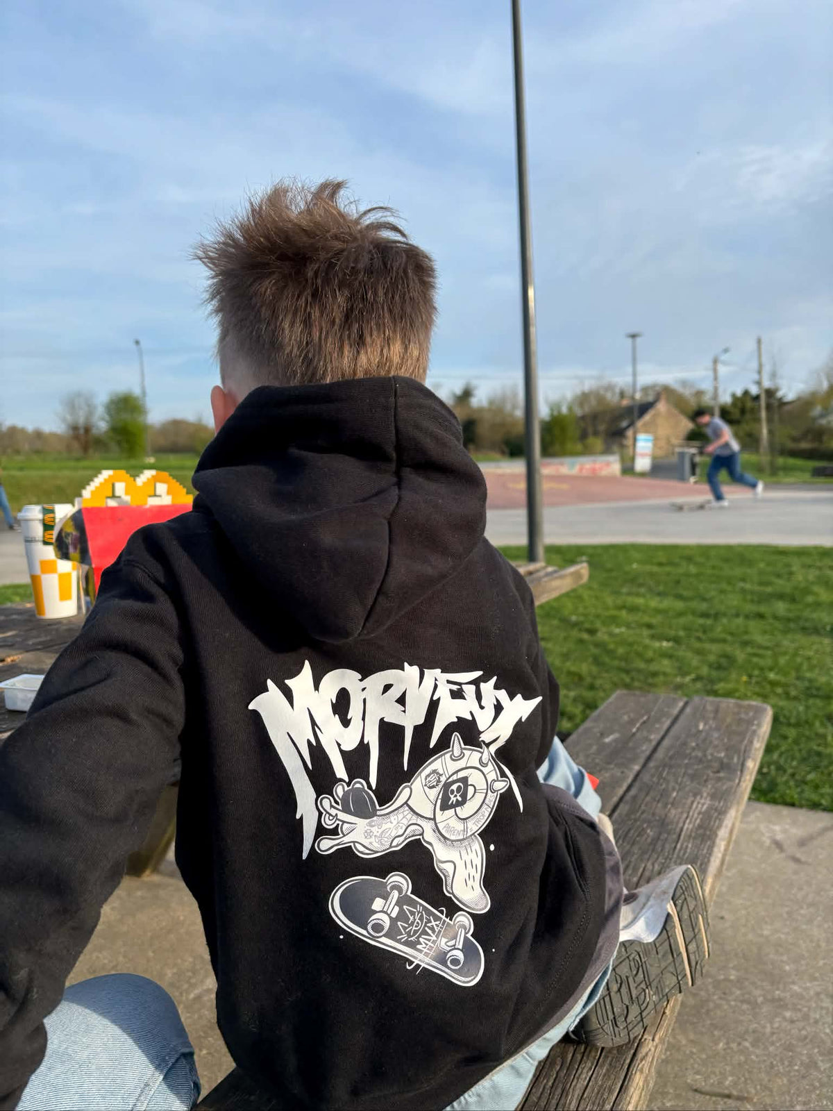 🛹 SWEAT A CAPUCHE NOIR "JEAN-JÉSUS"